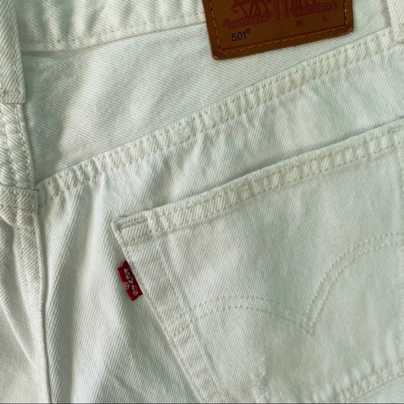 Levi’s 501 White Denim Jean Shorts - Picture 6 of 9